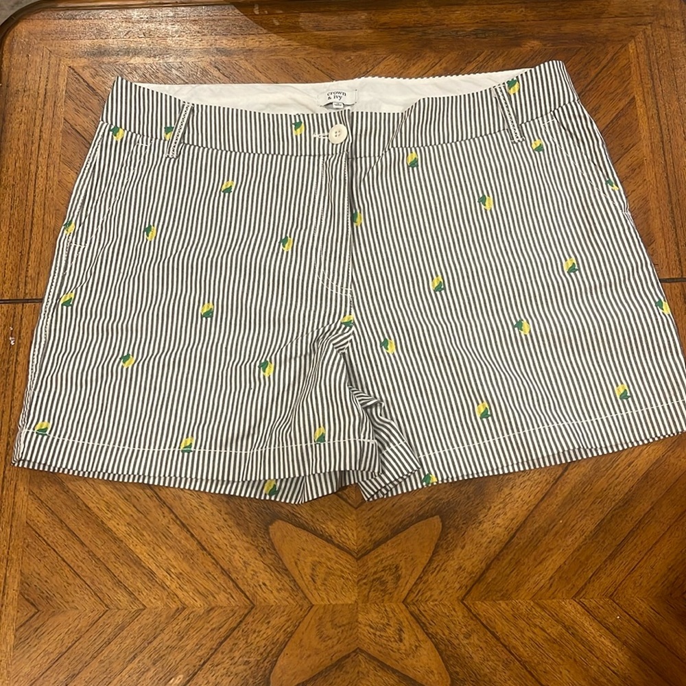 Crown & Ivy women’s shorts - size 14 - LNC